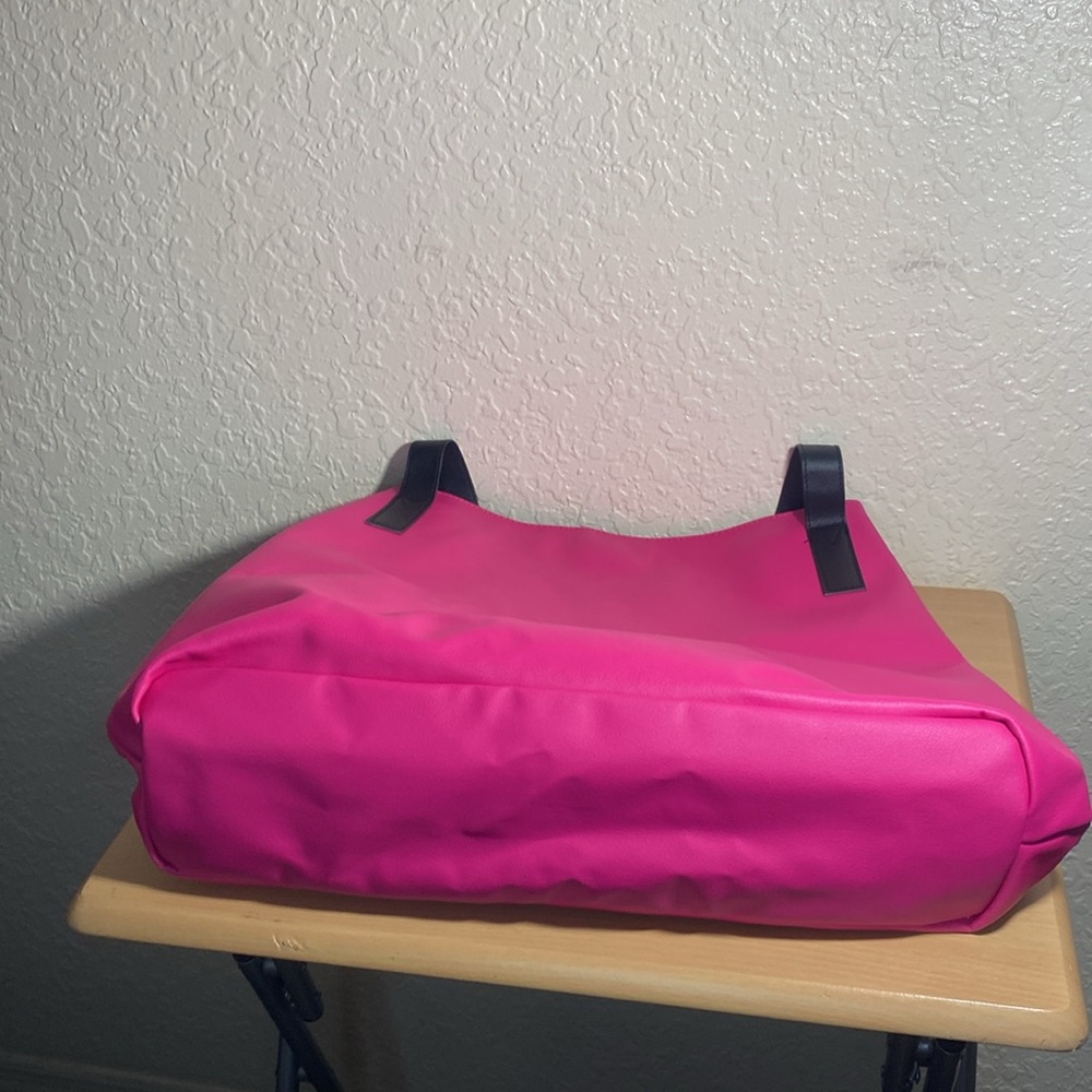 This bag contains magic faux leather tote bag - Picture 7 of 10